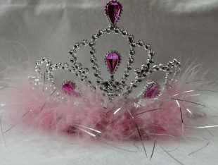 Корона КАРНАВАЛИЯ "Маленькая принцесса", с перьями, 12х12х8,5 см., пластик, микс